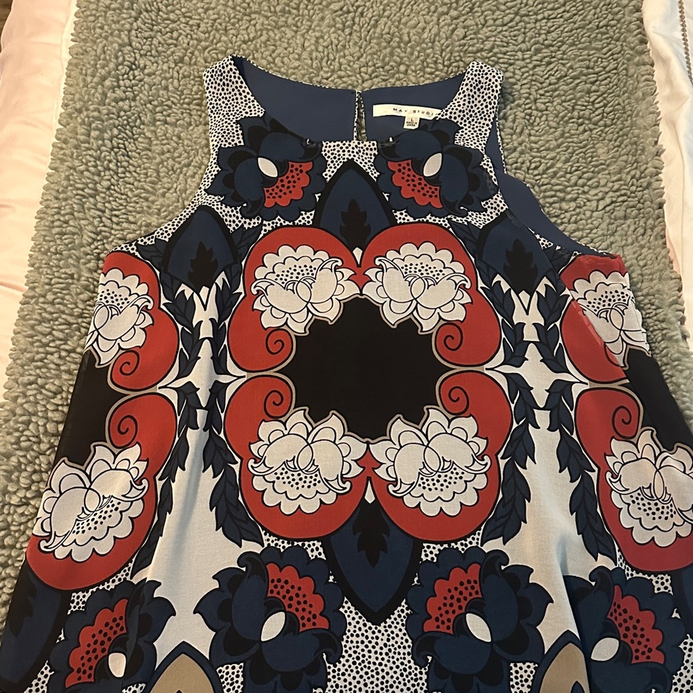 Patterned Sleeveless Blouse